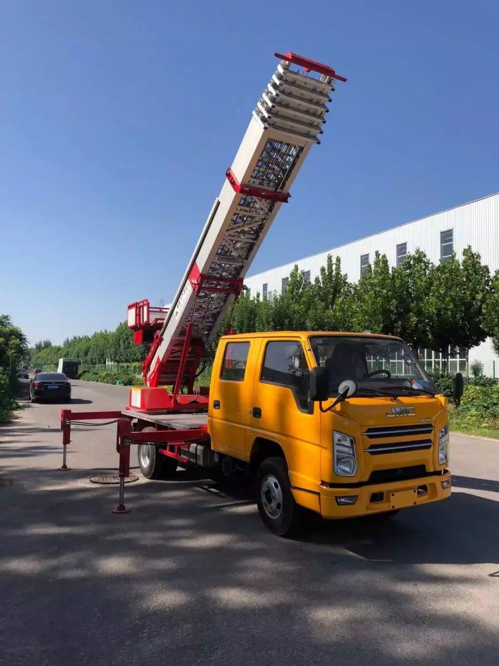 锦山镇附近的云梯车出租服务：轻松解决高空作业需求