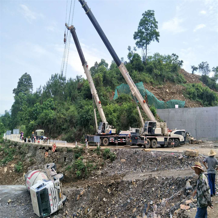 锦山镇汽车掉沟里叫吊车救援要多少钱